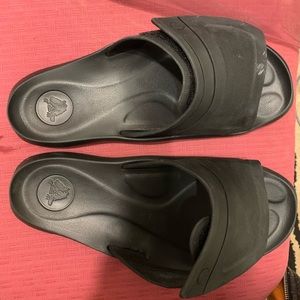 Women’s Croc sandals, size 7